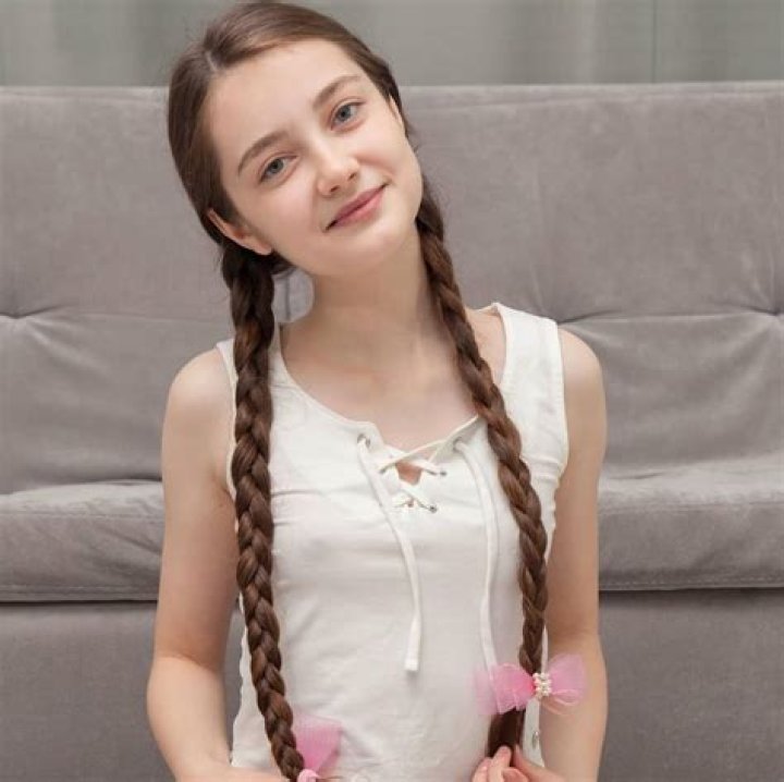 Anna Valsova: Discovering the Russian Model and Artist Who's Captivating the World
