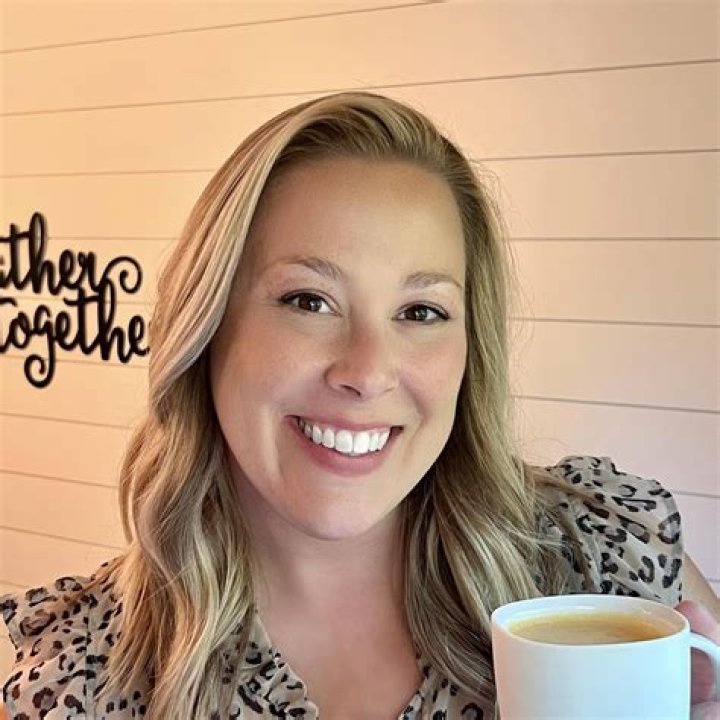 Discovering Lilly Vig: The Midwest Mama Making Everyone Laugh Online