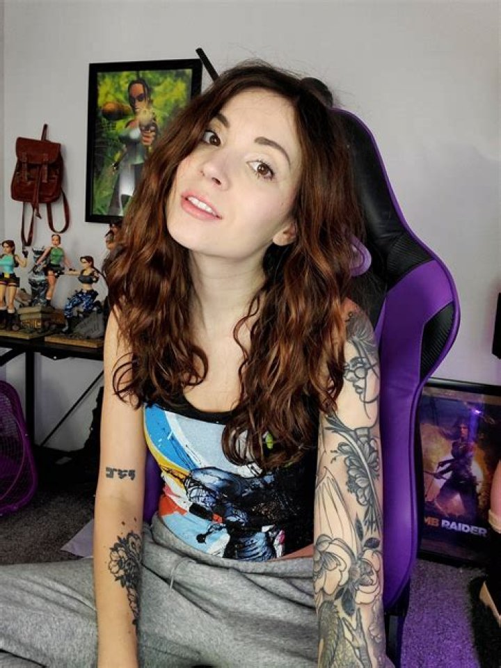 Melonie Mac: A Closer Look at the Gamer, Producer, and Online Personality